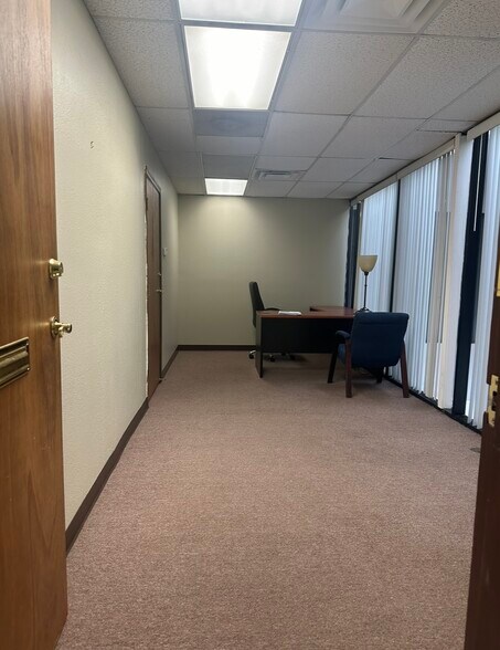 More Photos Of 1023 N Hollywood Way, Burbank Office For Lease