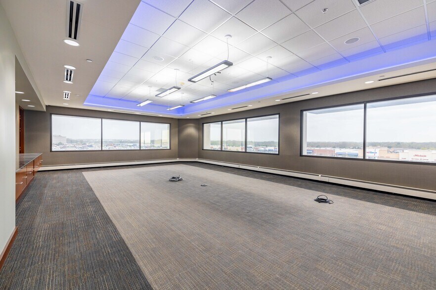 More Photos Of 28333 Telegraph Rd, Southfield Office For Sale