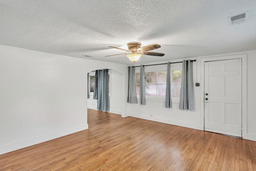 More Photos Of 1507 Sumner Ave, Charleston Office Residential For Sale