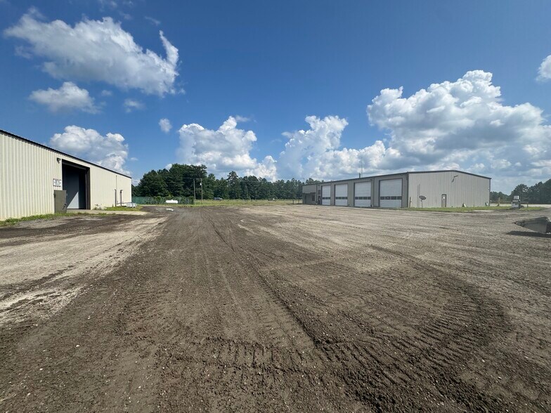 More Photos Of 21330 Blue Star Hwy, Jarratt Distribution For Lease