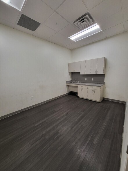 More Photos Of 600 Elmwood Ave, Sharon Hill Flex For Lease