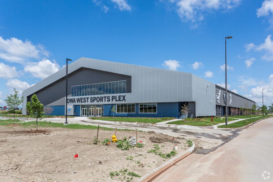 Primary Photo Of 3260 Mid America Dr, Council Bluffs Sports And Entertainment For Lease