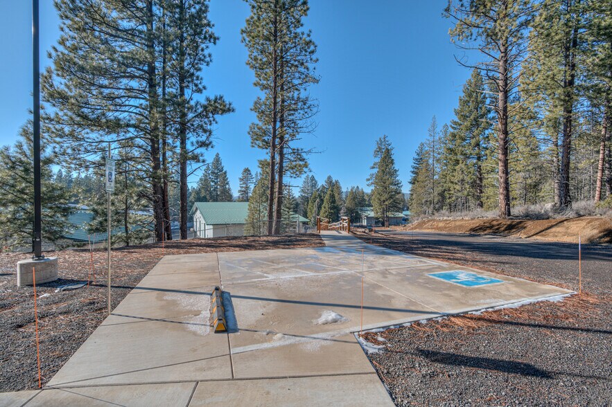 More Photos Of 56870 Enterprise Dr, Sunriver Flex For Sale