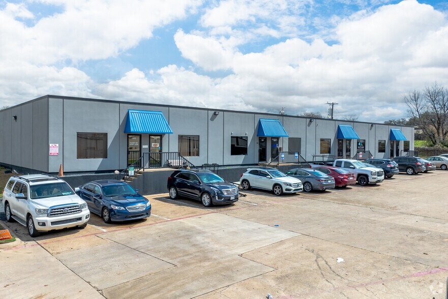 More Photos Of 1510 Randolph St, Carrollton Light Manufacturing For Lease
