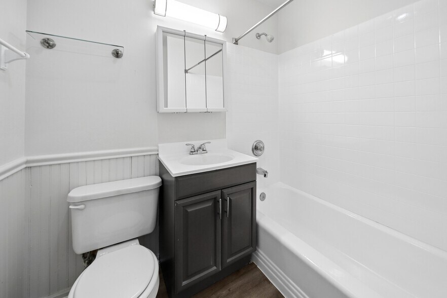 More Photos Of 211 N Lincolnway, North Aurora Apartments For Sale