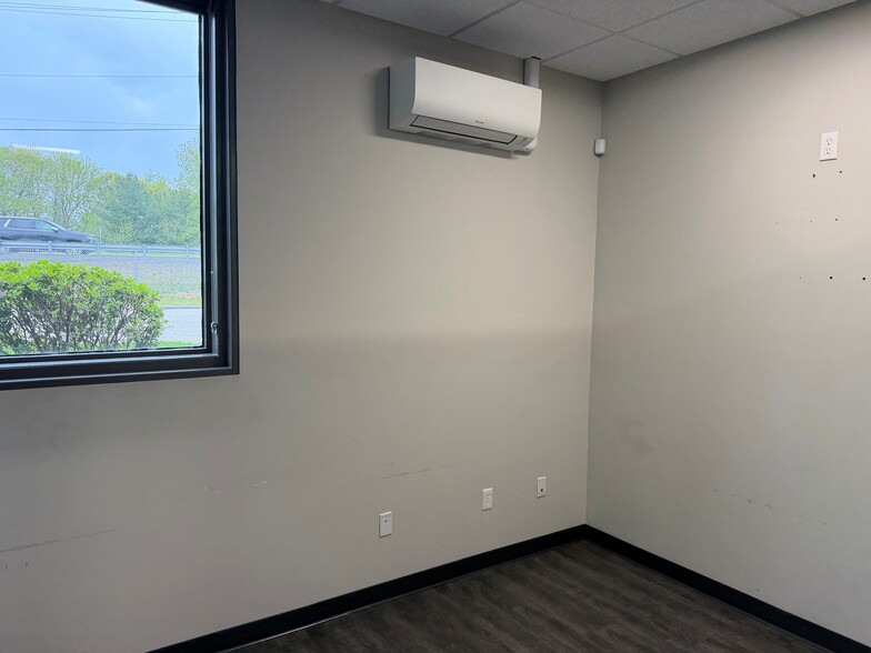 More Photos Of 78 Kenwood St, Cranston Office For Lease