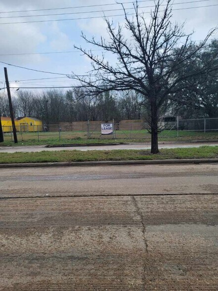 More Photos Of 6522 Cullen Blvd, Houston Auto Dealership For Lease