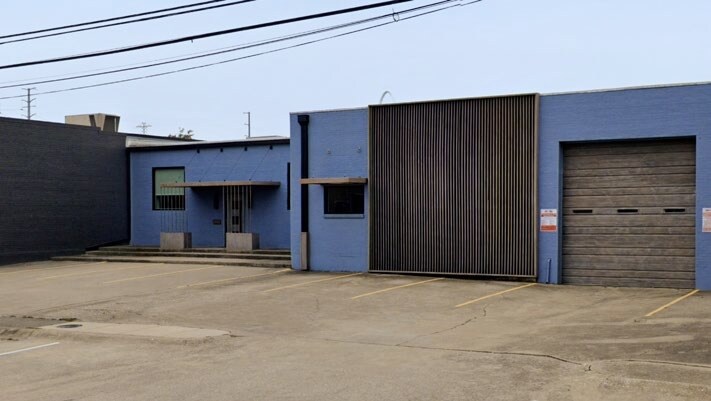 More Photos Of 1027 Dragon St, Dallas Flex For Lease