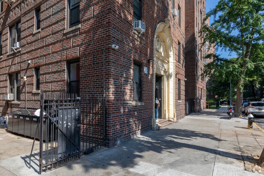 More Photos Of 3971 Gouverneur Ave, Bronx Apartments For Sale