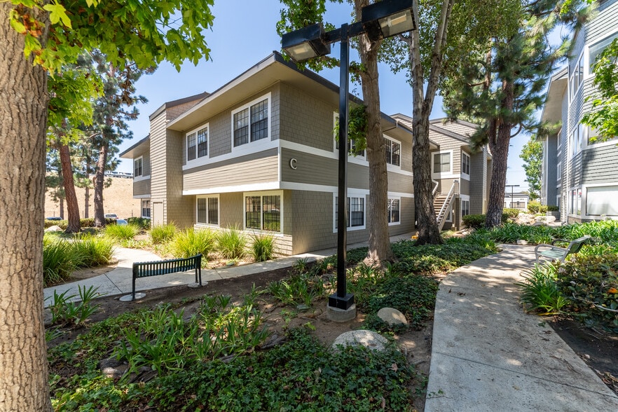More Photos Of 2900 Bristol St, Costa Mesa Office For Sale