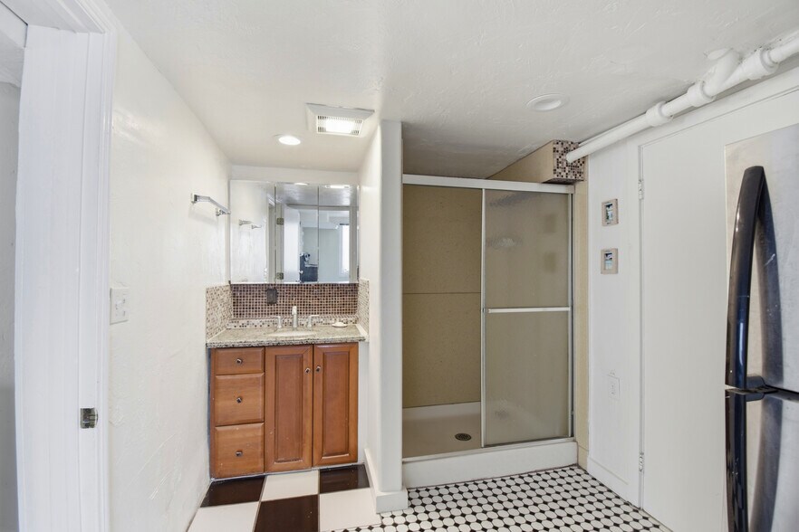 More Photos Of 2809-2815 Macdonald Ave, Richmond Office For Sale