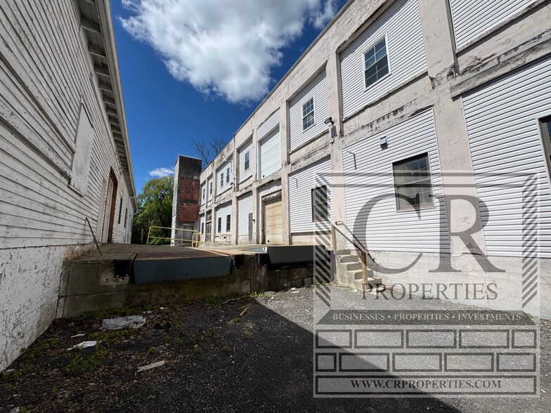 More Photos Of 155 Vineyard Ave, Highland Service For Sale