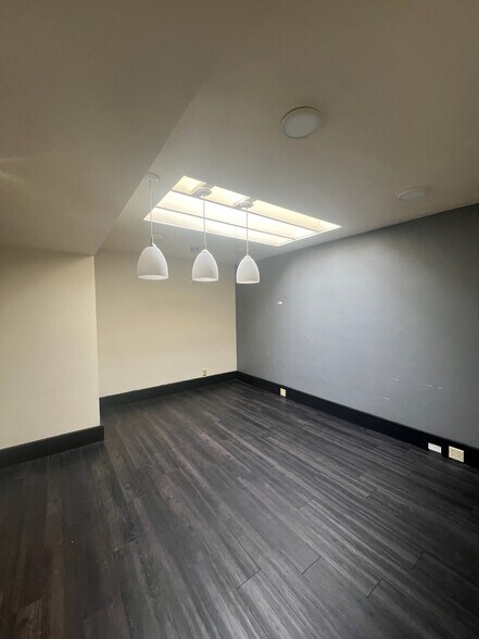 More Photos Of 7540-7542 Fay Ave, La Jolla Storefront Retail Office For Lease