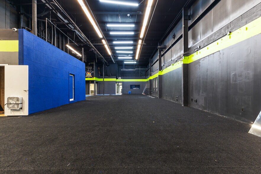 More Photos Of 4304 Metric Dr, Winter Park Warehouse For Lease