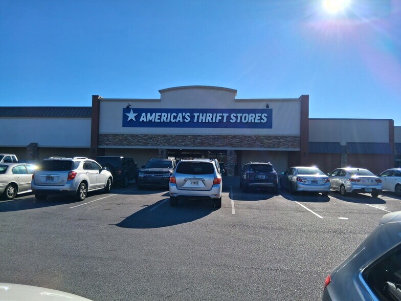 Primary Photo Of 5810-5900 Brainerd Rd, Chattanooga Unknown For Lease