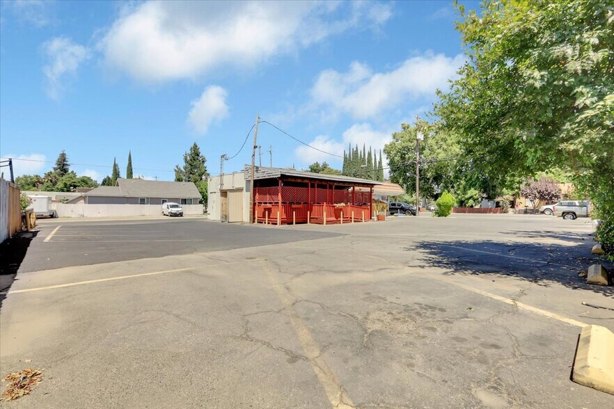 More Photos Of 120 Percy Ave, Yuba City Restaurant For Lease