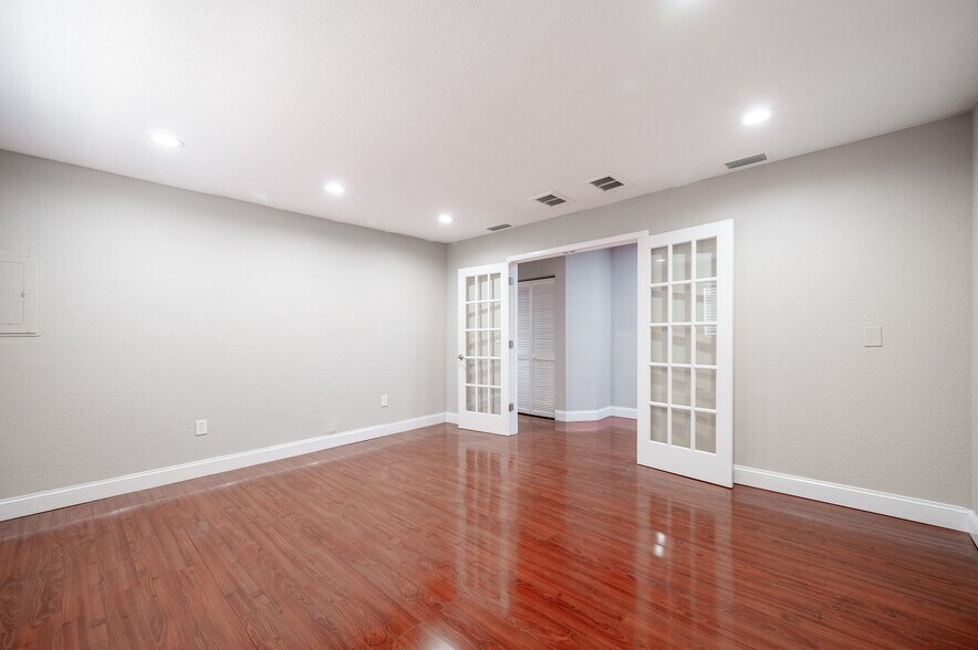 More Photos Of 5105 Memorial Hwy, Tampa Office Residential For Sale
