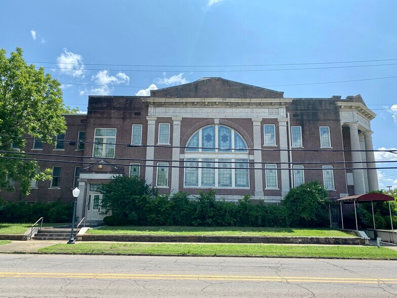 More Photos Of 212 N College Ave, Clarksville Religious Facility For Sale