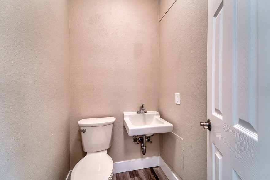 More Photos Of 415 Alturas St, Yuba City Medical For Sale