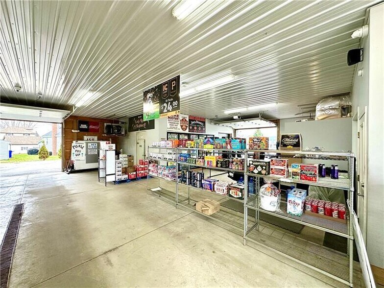 More Photos Of 1814 W State St, New Castle Convenience Store For Sale