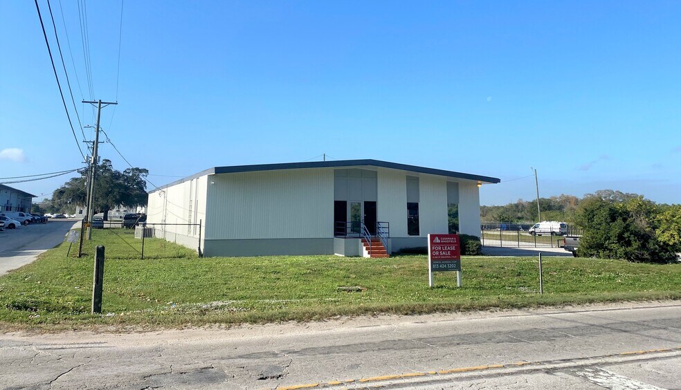 More Photos Of 2610 Tampa East Blvd, Tampa Warehouse For Sale