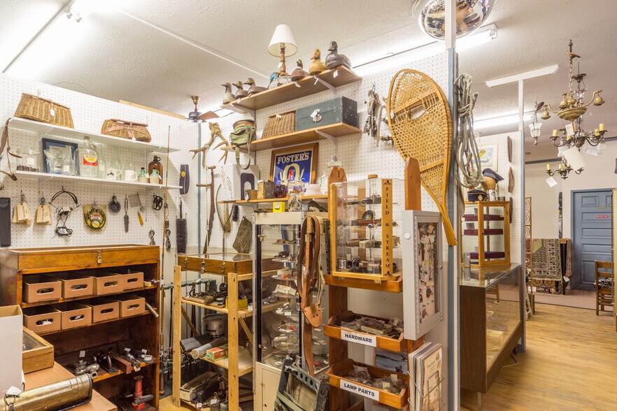 More Photos Of 802 Washington St, Port Townsend General Retail For Sale