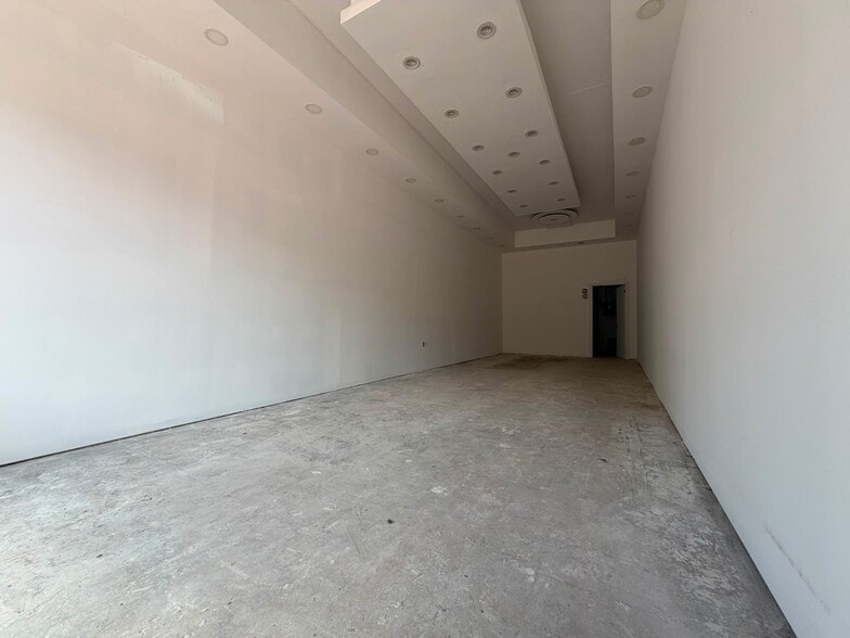 More Photos Of 4025-4049 Laconia Ave, Bronx Storefront For Lease