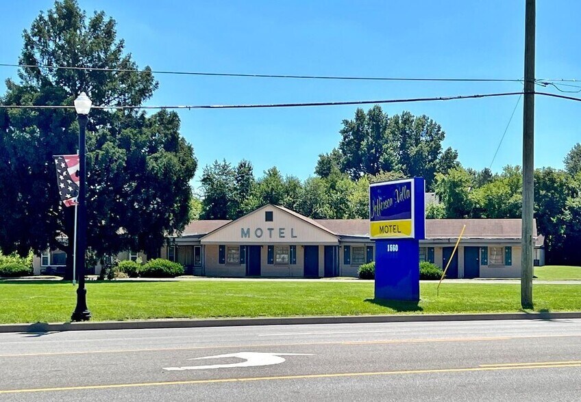 More Photos Of 1560 E 10th St, Jeffersonville Hotel For Sale