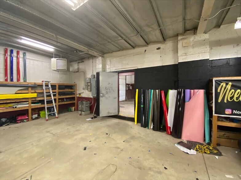 More Photos Of 450 Beach Rd, Hamilton Industrial For Sale