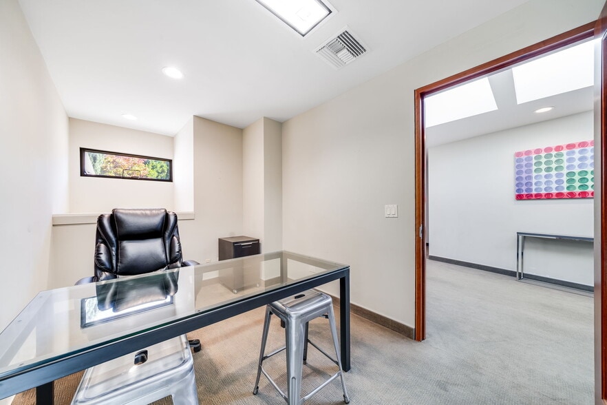 More Photos Of 385 2nd St, Laguna Beach Loft Creative Space For Sale