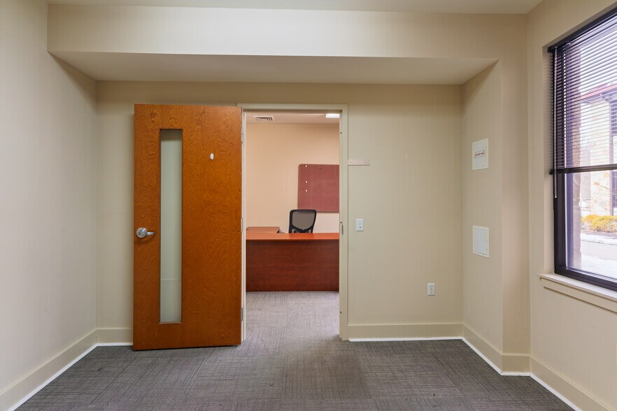 More Photos Of 47 Park Ave, Elverson Distribution For Sale