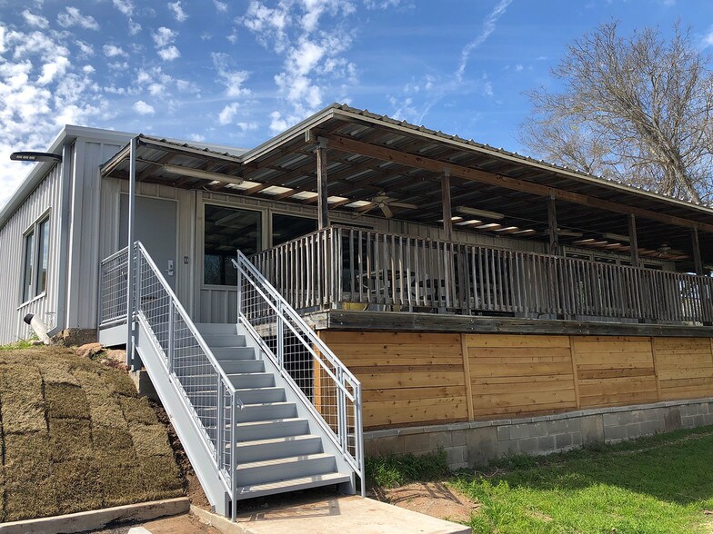 More Photos Of 2103 E M Franklin Ave, Austin Loft Creative Space For Sale