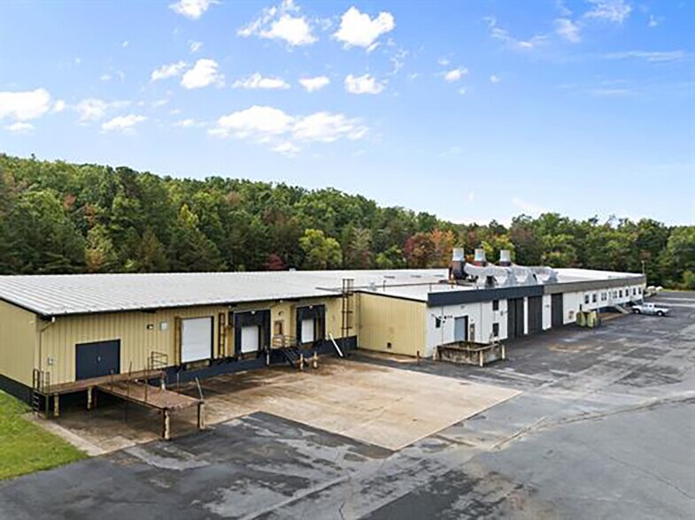 More Photos Of 2000 S Delphine Ave, Lyndhurst Warehouse For Lease