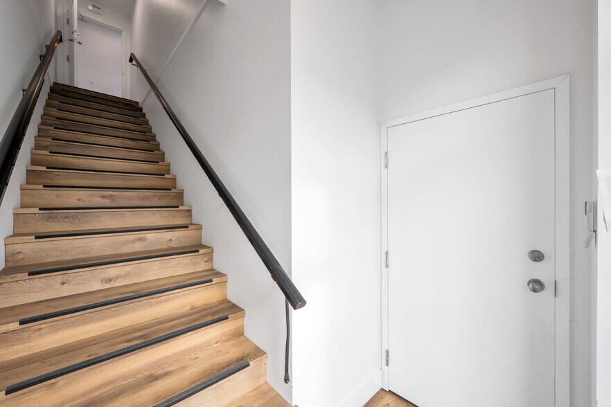 More Photos Of 17750 65A Av, Surrey Showroom For Sale