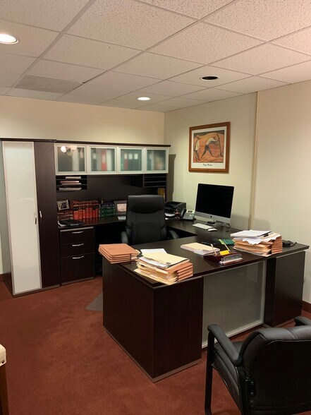 More Photos Of 324 S 3rd St, Las Vegas Office For Lease