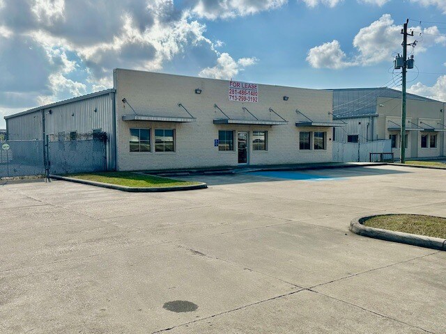 Primary Photo Of 4904 Railroad St, Deer Park Service For Lease