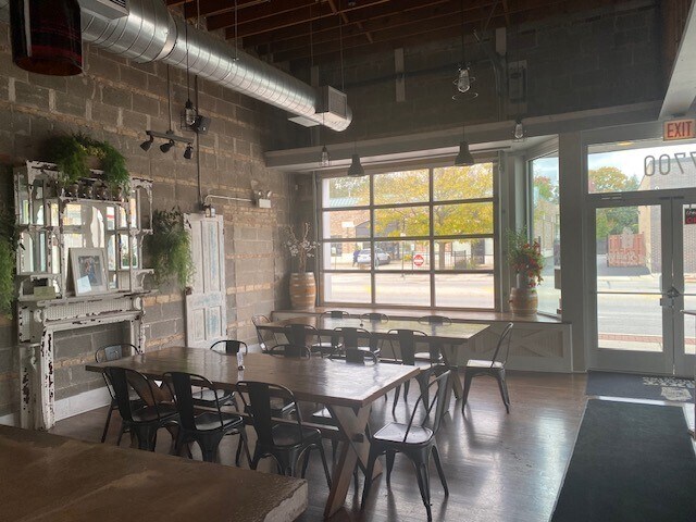 More Photos Of 7700 W Madison St, Forest Park Flex For Lease