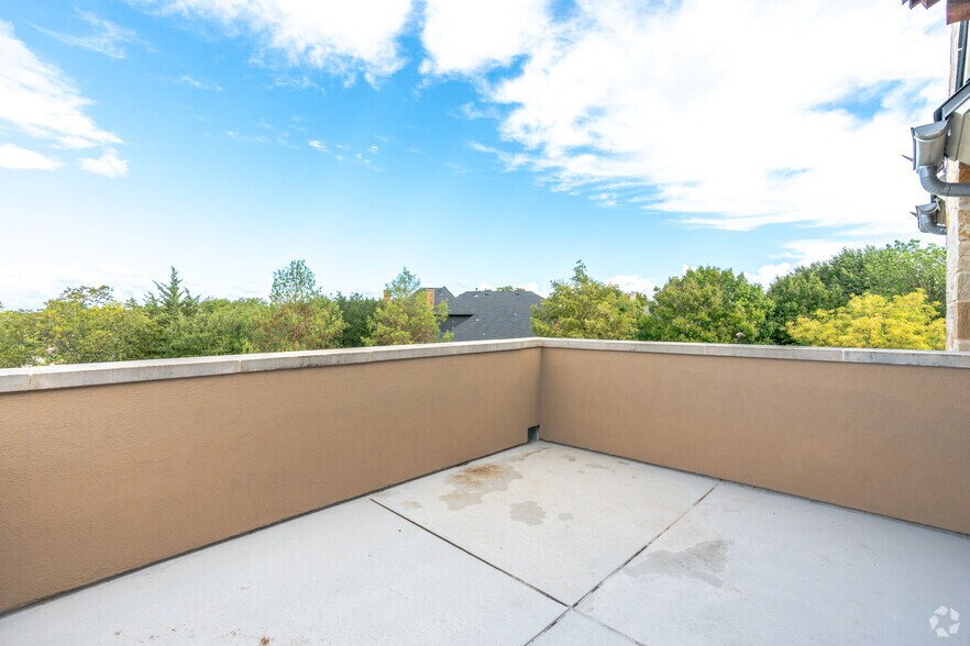 More Photos Of 1121 S Carroll Ave, Southlake Office For Sale