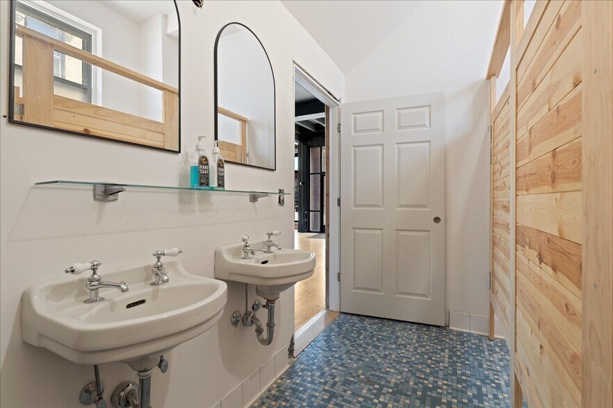 More Photos Of 203 Ellis St, Kewaunee Office For Sale