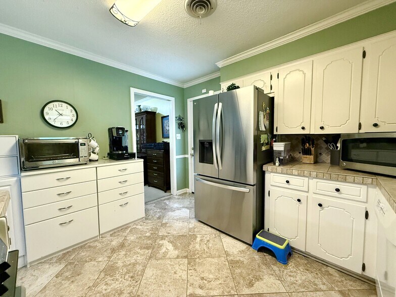 More Photos Of 608 S Pine St, Cabot Flex For Sale