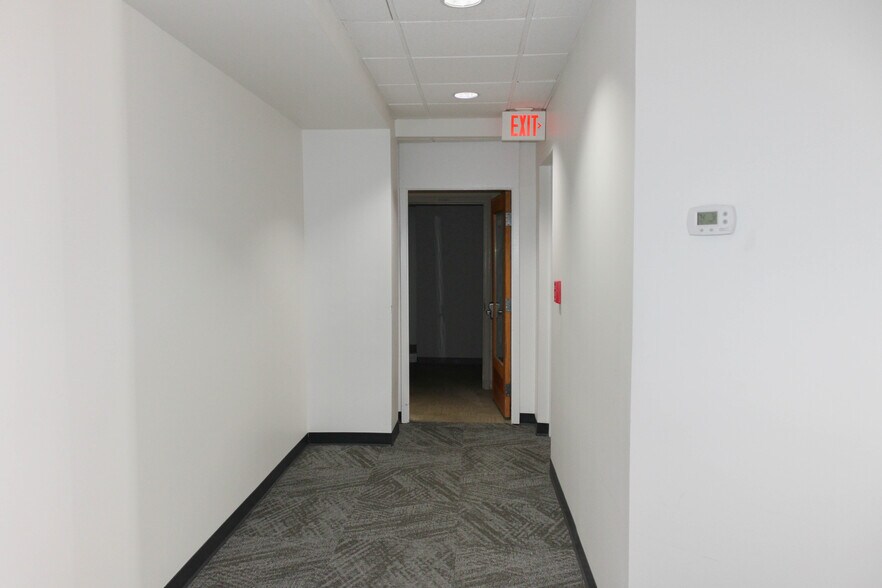 More Photos Of 201 E Markham St, Little Rock Office For Lease