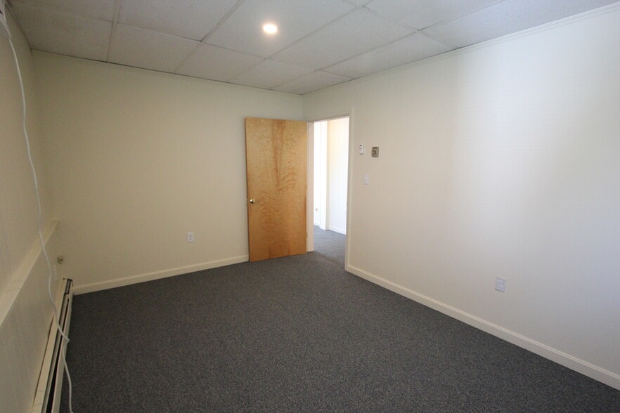 More Photos Of 16-18 Cottage St, Franklin Unknown For Lease