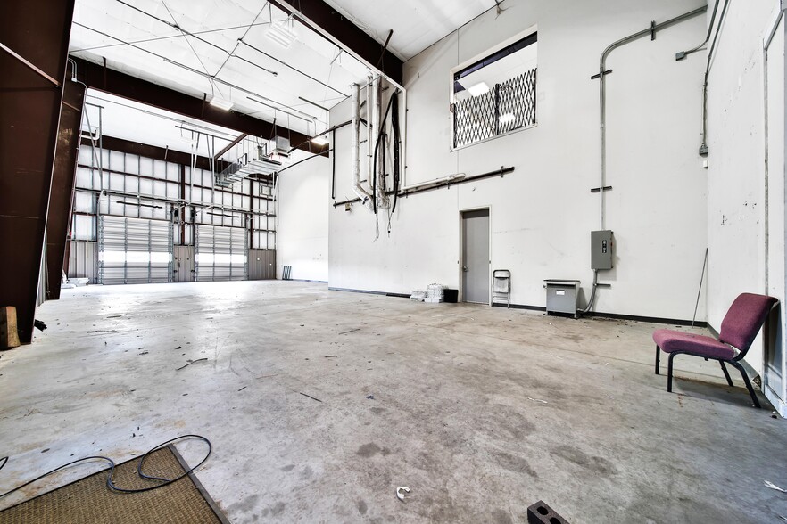 More Photos Of 5939 Albert Dr, Humble Light Distribution For Sale