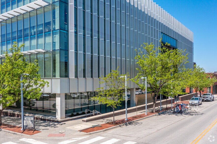 More Photos Of 300 Wyandotte St, Kansas City Office For Lease