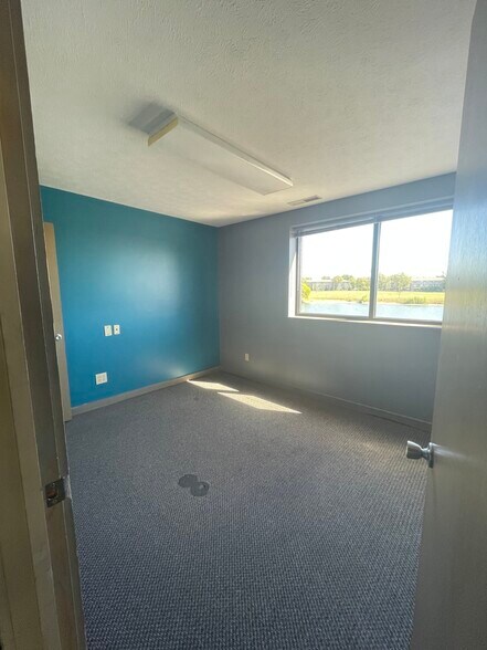 More Photos Of 3028-3042 State St, Columbus Showroom For Lease