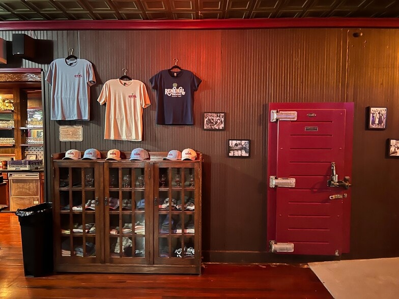More Photos Of 32 Franklin St, Martinsville Storefront For Sale