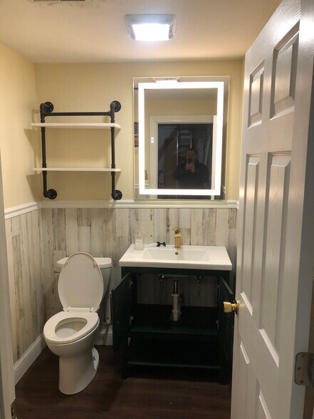 More Photos Of 417 Railroad Ave, Round Lake Freestanding For Lease