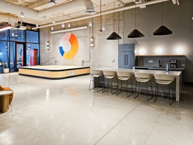 More Photos Of 200 W Monroe St, Phoenix Coworking Space