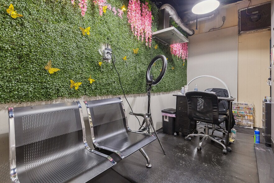 More Photos Of 700 N Union Ave, Alliance Freestanding For Sale