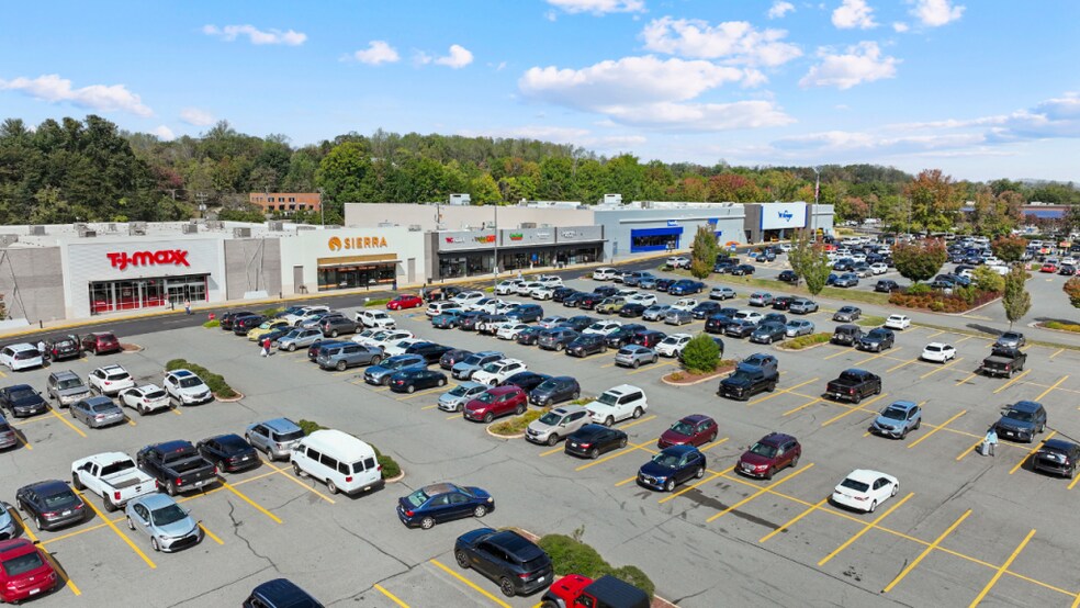 More Photos Of 1980 Rio Hill Ctr, Charlottesville General Retail For Lease
